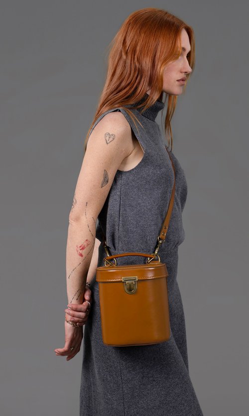 【LYN】Ivar ショルダーバッグ ブラウン LYN】☆日本未発売 Monro Shoulder Bag ショルダーバッグ (LYN