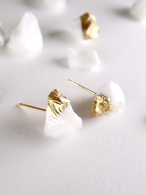 Cinesina STAR STONE - WHITE + 24K GOLD 玻璃原石耳環 白色+鍍24K真金