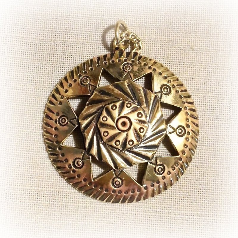 Sun symbol brass necklace pendant,Vintage Brass pendant,ukraine sun medallion - 吊飾/掛飾 - 銅/黃銅 金色