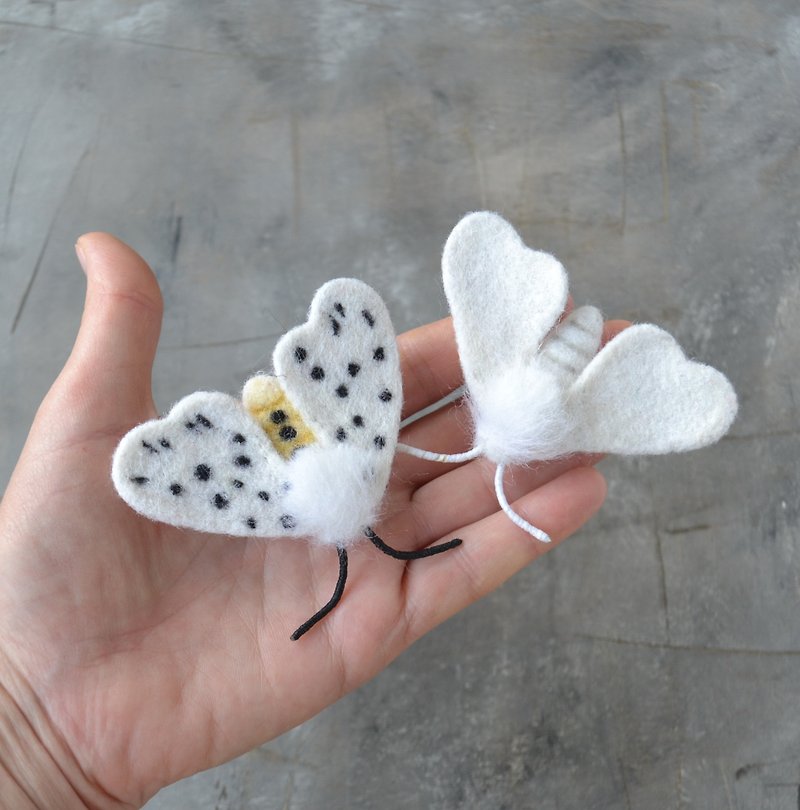 White moth pin needle felted butterfly brooch for women Insect jewelry - Brooches - Wool White