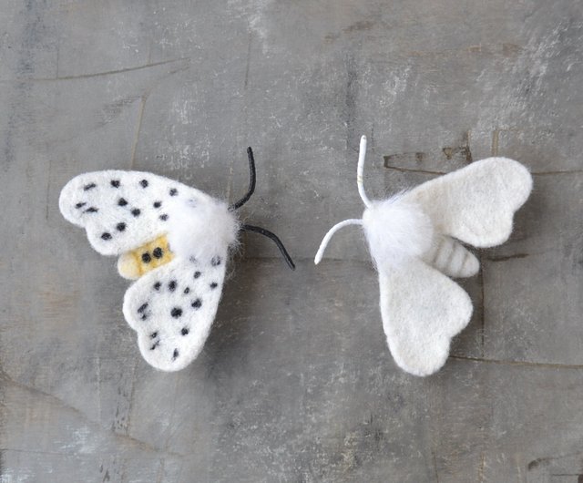 女性のための白い蛾のピン針フェルト蝶ブローチ昆虫ジュエリー