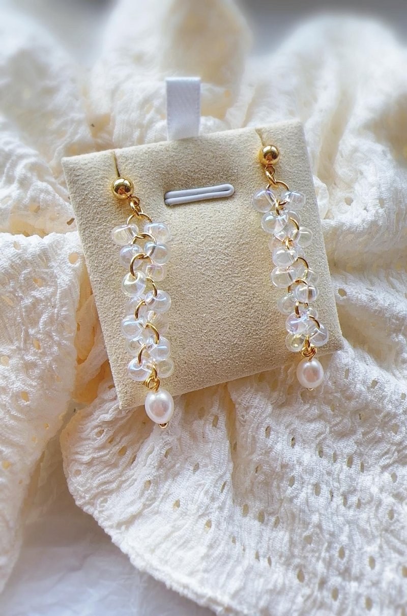 淡水パールとチェコビーズのドロップピアス - ピアス・イヤリング - 金属 ゴールド