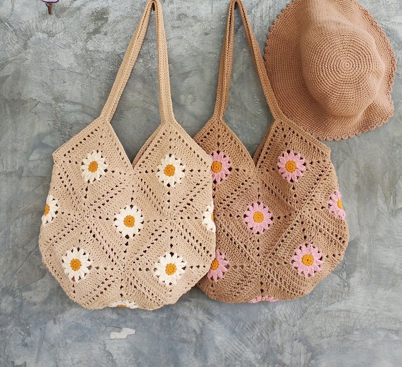 Granny Square flowers style drawstring bag - 手袋/手提袋 - 棉．麻 