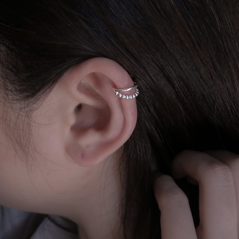 925 Sterling Silver Geometric Bead Double Line Shiny Matte Ear Cuff Earrings - ต่างหู - เงินแท้ สีเทา