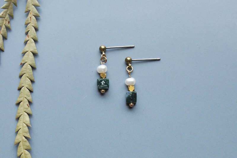 Square n Circle Alga - earrings pierced earrings clip-on earrings - ต่างหู - คริสตัล สีเขียว