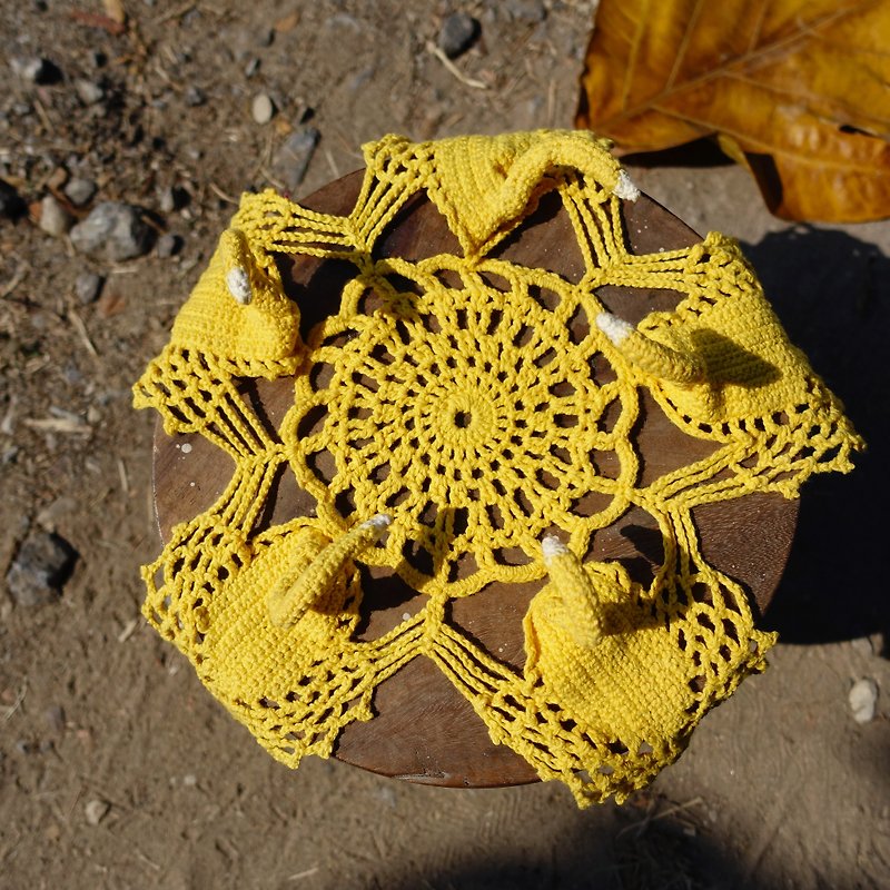 BajuTua / warm old things / fresh yellow bone Dong three-dimensional swan lace pad - ผ้ารองโต๊ะ/ของตกแต่ง - ผ้าฝ้าย/ผ้าลินิน สีเหลือง