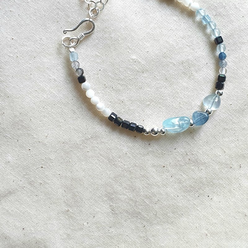 Take a closer look at the series – dark and light aquamarine/black blue/925 Silver simple bracelet (thin) - สร้อยข้อมือ - คริสตัล 