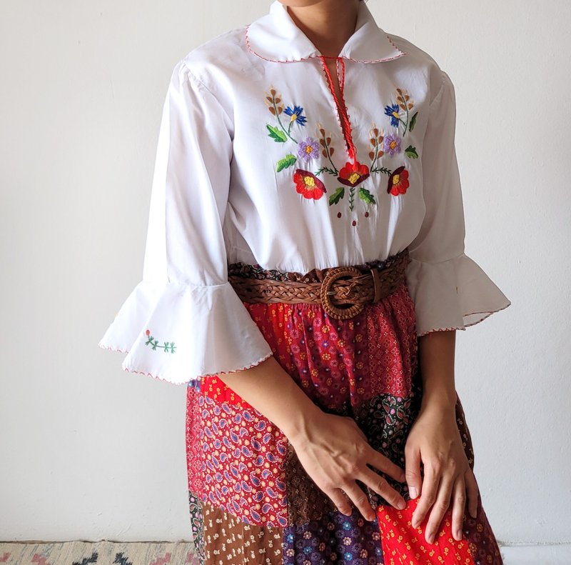 BajuTua /古著/ 匈牙利Kalacsa 縮腰手工刺繡上衣 (特價) - 女上衣/長袖上衣 - 棉．麻 白色