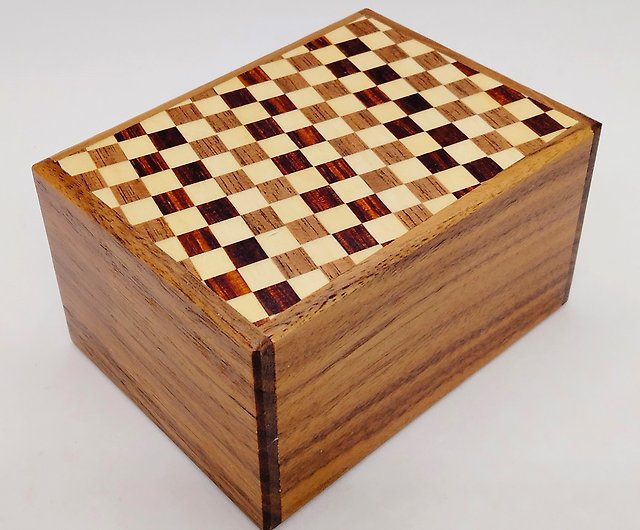 Checkered wood box - .de