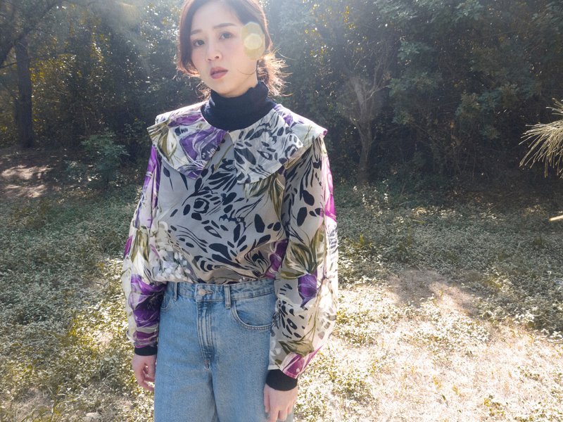 Paloma 不對襯領鐘形蓬袖烏干紗襯衫 - 女襯衫 - 絲．絹 紫色