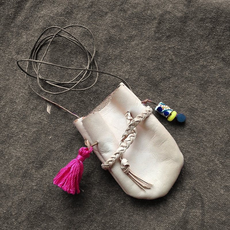 [Guardian of her chest] --- vegetable-tanned cowhide leather Small bag (pink paragraph) - Necklaces - Genuine Leather Pink