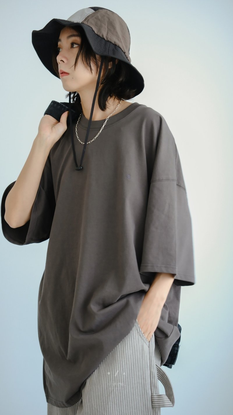 PLAN B 刺繡短袖寬鬆棉質上衣 - 2色 - 深灰 - 女 T 恤 - 棉．麻 灰色