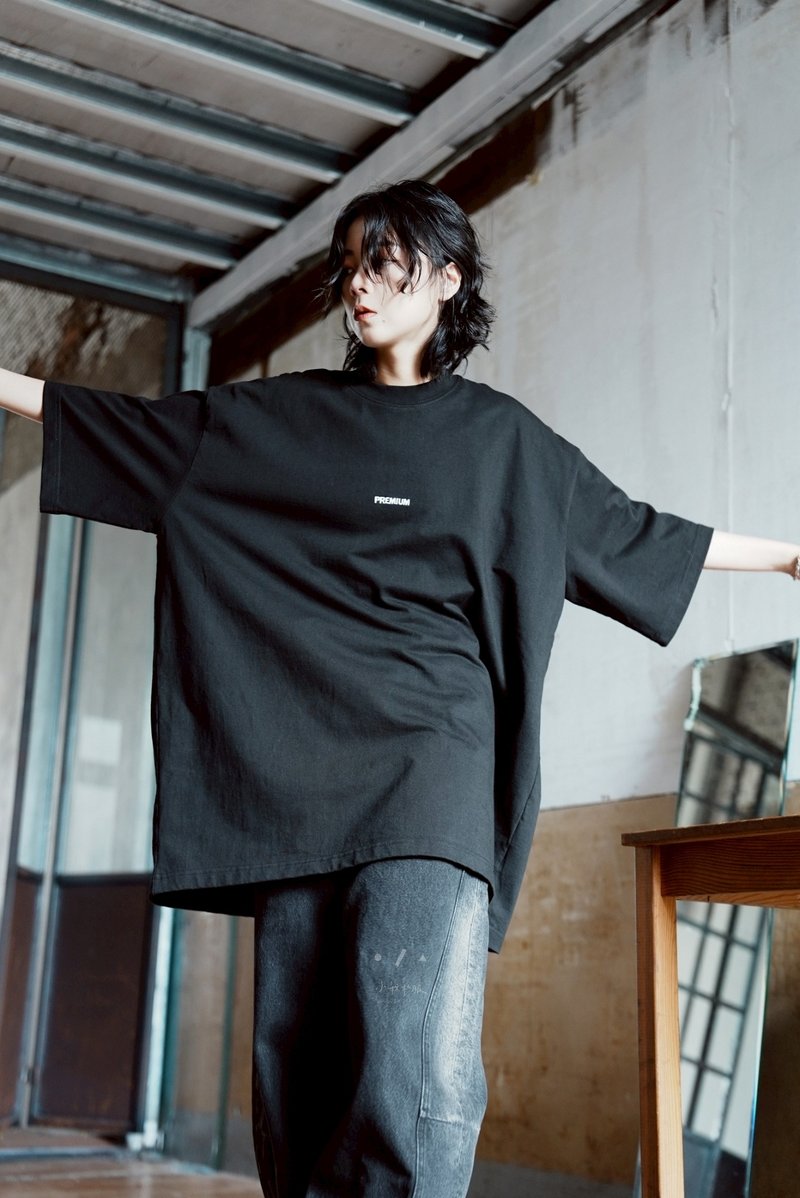 PLAN B 刺繍入り半袖ルーズコットントップス - 2色 -グレー - Tシャツ - コットン・麻 ブラック