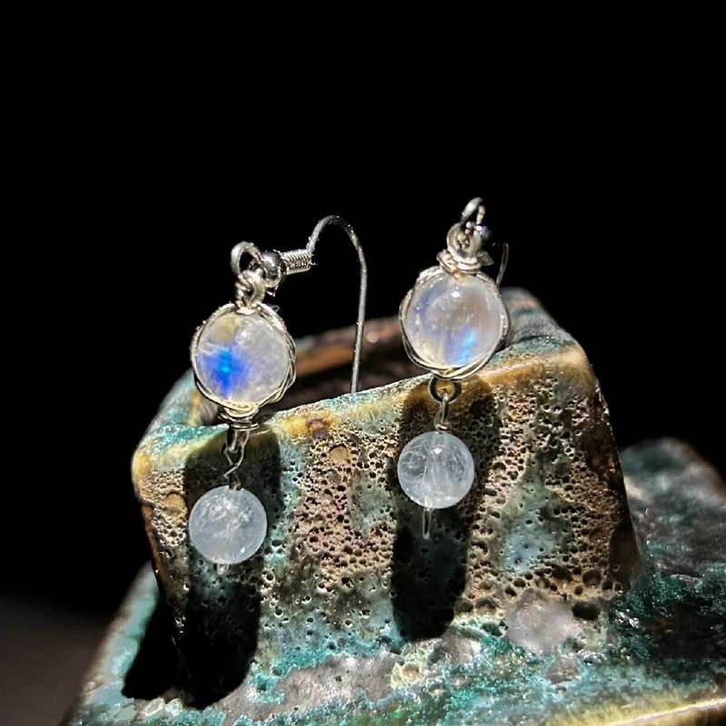 【獨一無二款】月光石耳環 金屬編織(鋼針) - 耳環/耳夾/耳骨夾 - 水晶 白色