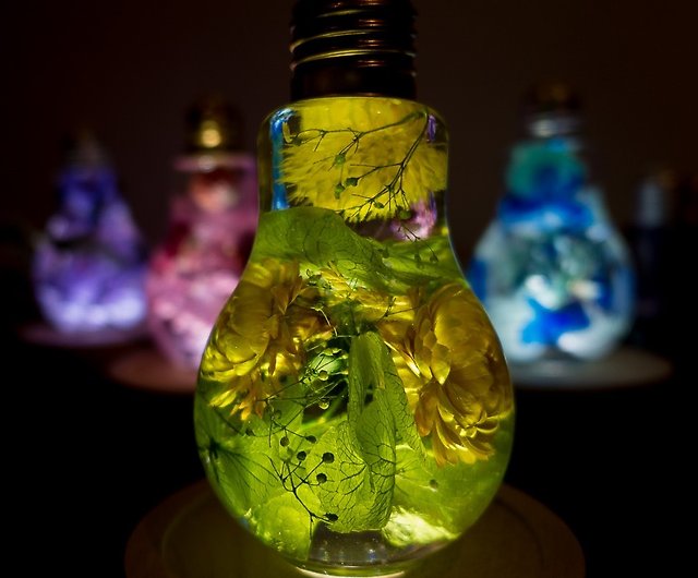 Globe Amaranth Light Sculpture Real Flower Lamp Resin Lamp