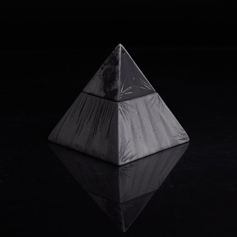 Into the Cloud Series No.7 Minimalist Minimalist Creative Geometric Scented Candle Home Fragrance Pure Hand-made Ceramics - เทียน/เชิงเทียน - เครื่องลายคราม 