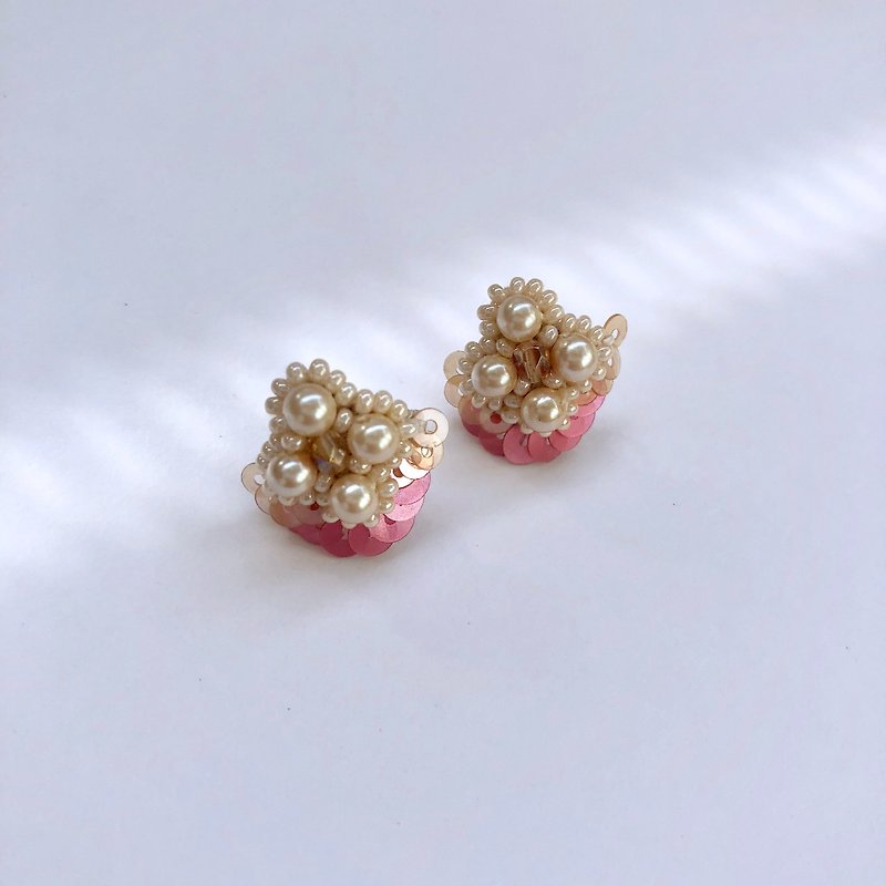 Mini Pearl flower earrings Pink - Earrings & Clip-ons - Other Materials Pink