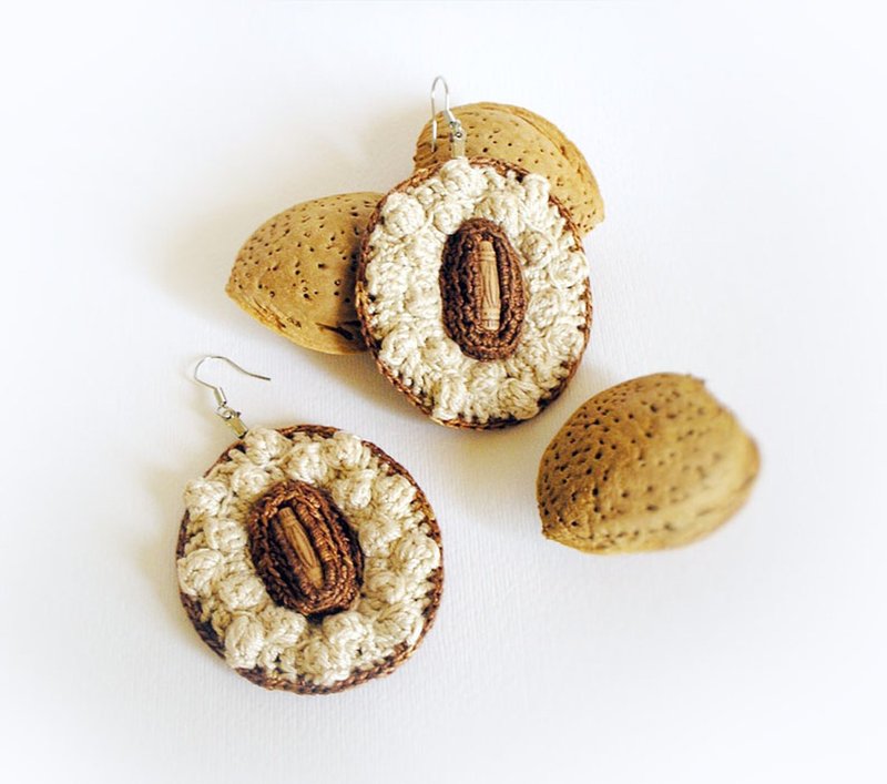 Crochet Earrings Popcorn Stitch Oval Shape Ecru Cinnamon - 耳環/耳夾/耳骨夾 - 繡線 咖啡色