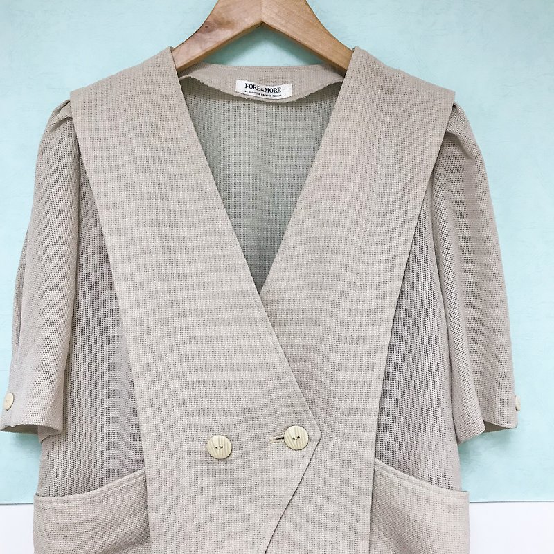 Vintage coat / white linen simple style V collar jacket - เสื้อแจ็คเก็ต - ผ้าฝ้าย/ผ้าลินิน ขาว