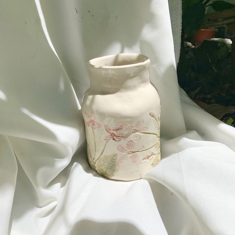 Pressed flower vase (Pink) | Rangoon creeper flower - 碟子/醬料碟 - 陶 粉紅色