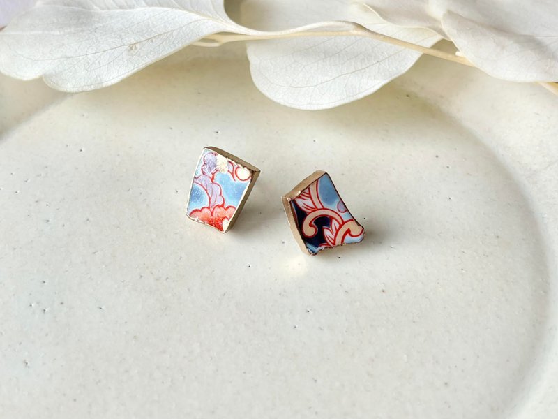 有田焼 　金継ぎ　サージカルステンレスピアス　リーフ柄　花柄　 伝統工芸　No.342 - 耳環/耳夾/耳骨夾 - 陶 藍色