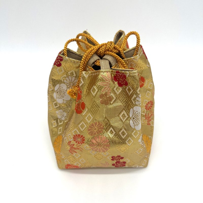 A stylish drawstring bag with a Japanese pattern made from Kyoto Nishijin-ori fabric. - Other - Polyester Gold