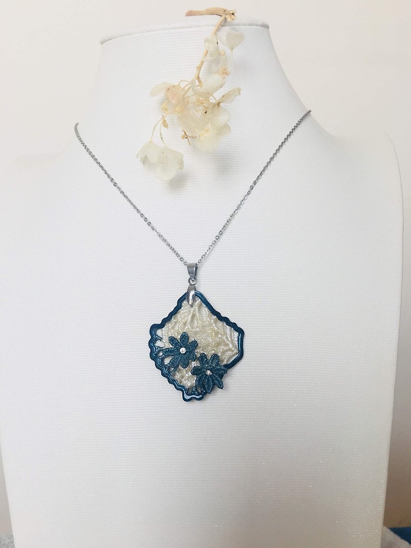 Necklace / Blue & white - oriental Aesthetics - สร้อยคอ - โลหะ สีน้ำเงิน
