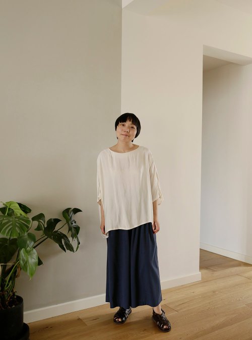 如山出雲 輕盈夏日 奶白色銅氨絲 超寬鬆上衣五分袖罩衫