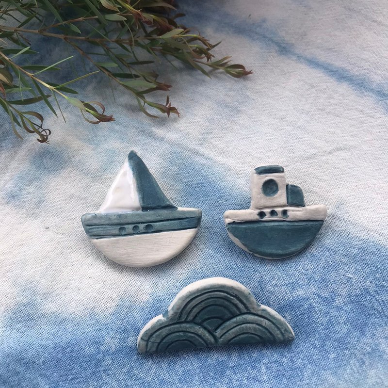 Boat set / ceramic brooch / handmade - 胸針 - 陶 白色