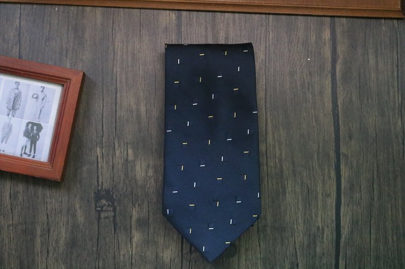 墨藍真絲經典方塊領帶/百搭紳士典雅necktie - 領帶/領帶夾 - 絲．絹 多色