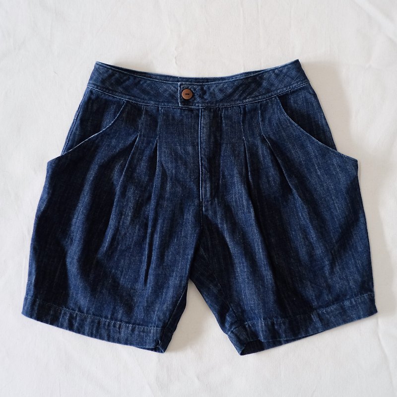 Discounted denim shorts on the knee - กางเกงขาสั้น - ผ้าฝ้าย/ผ้าลินิน สีน้ำเงิน