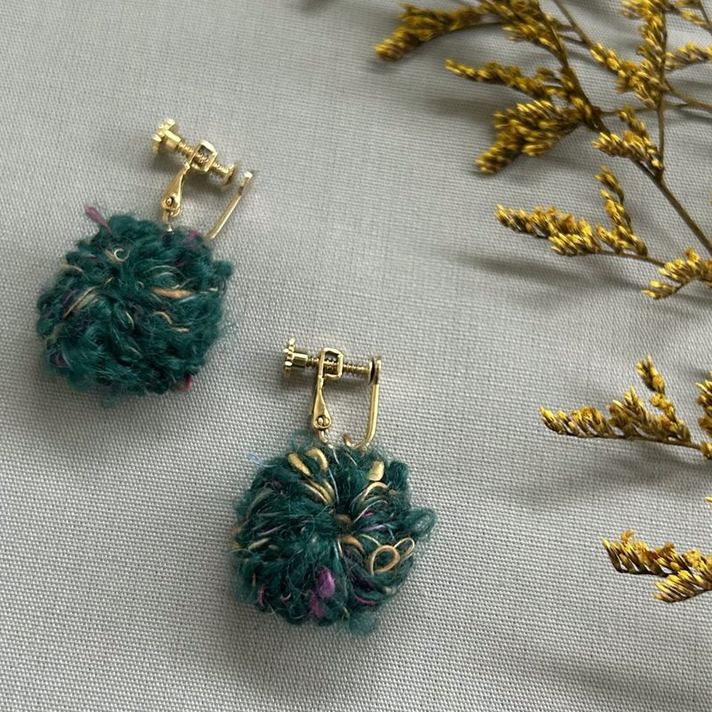 Earrings - Traces of elves in the moss - Braided earrings (ear needles/ Clip-On) - ต่างหู - วัสดุอื่นๆ สีเขียว