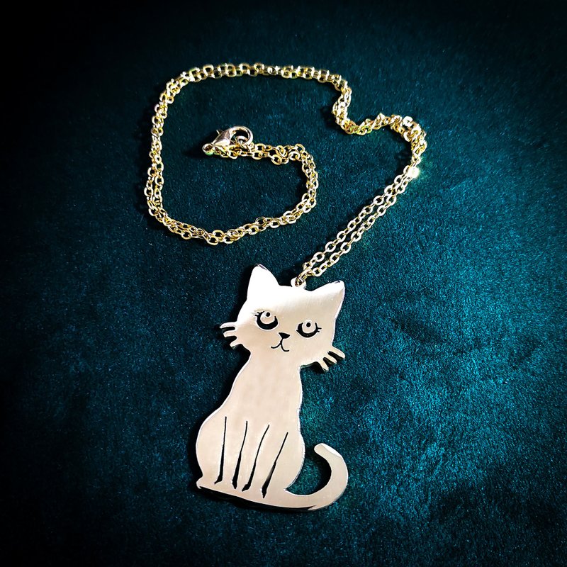 Abstract cat pendant  : Amore Accessories - 項鍊 - 銅/黃銅 銀色