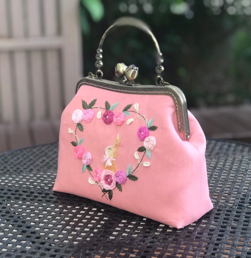Hand-embroidered bag,kisslock bag,fabric bag,linen bag,frame bag,gift for her - 手提包/手提袋 - 棉．麻 