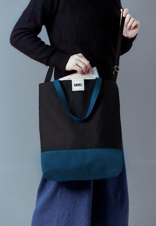 BAGER 簡約拼色可調式背帶三用帆布包/肩背/手提/斜背/黑+孔雀藍
