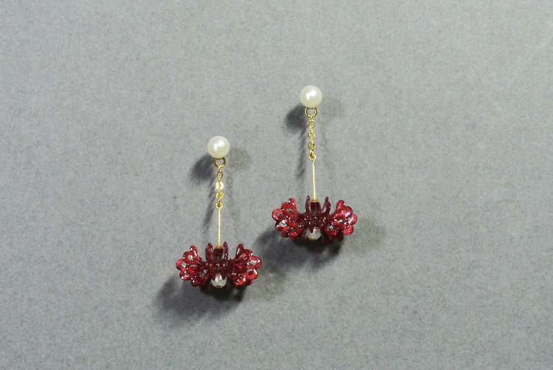 Flower roll earrings - ต่างหู - กระดาษ สีแดง