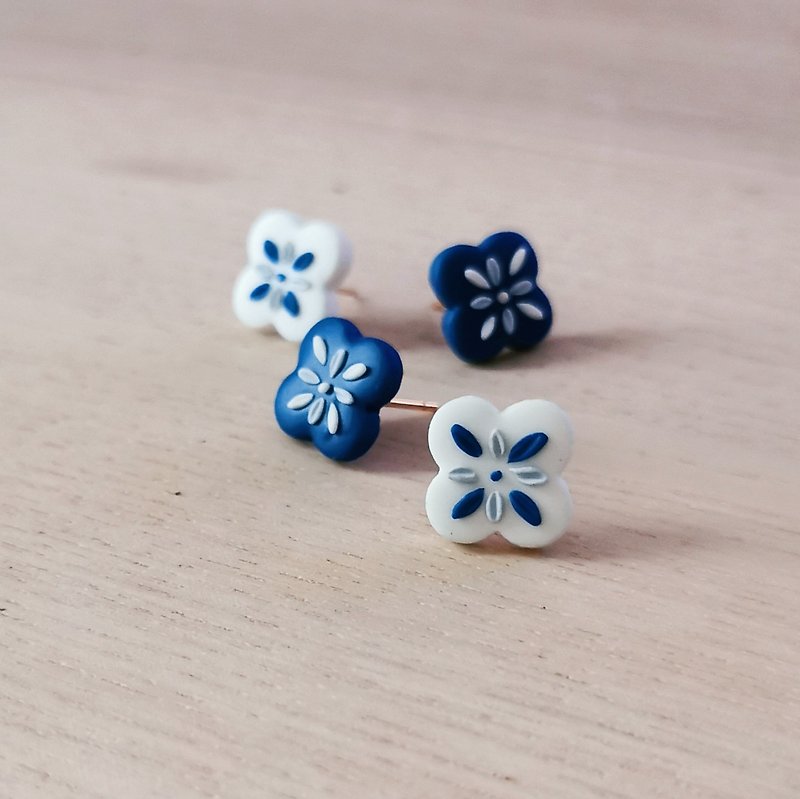 bi tile//blue and white tile four-leaf clover-shaped handmade soft clay small earrings - Earrings & Clip-ons - Clay Blue