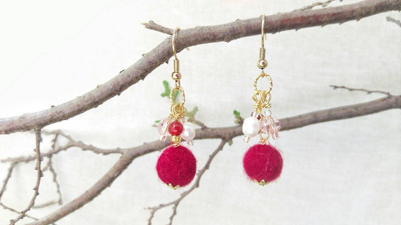 Handmade Felt Dangled Earrings for New Year (Clip-on Available) - ต่างหู - ขนแกะ สีแดง