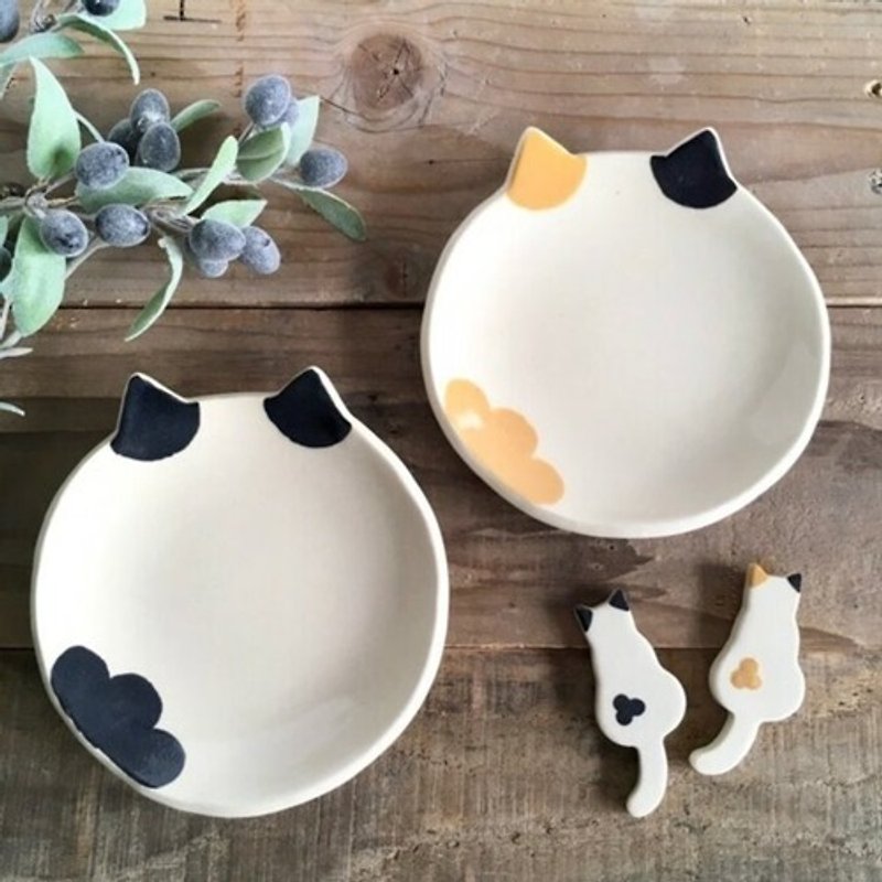 Cat utensils "calico or hachiware cat + cat" set of 1 small cat plate and 2 chopstick rests - จานเล็ก - ดินเผา 