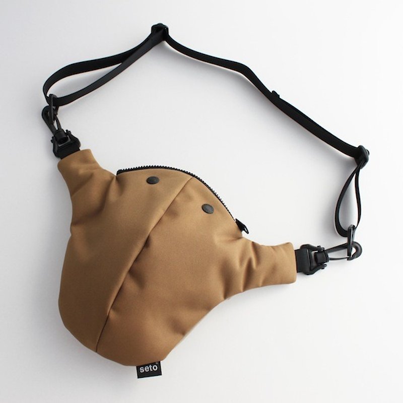 The creature bag　middle　Kodomo-sagari　light brown beige - Messenger Bags & Sling Bags - Polyester Brown