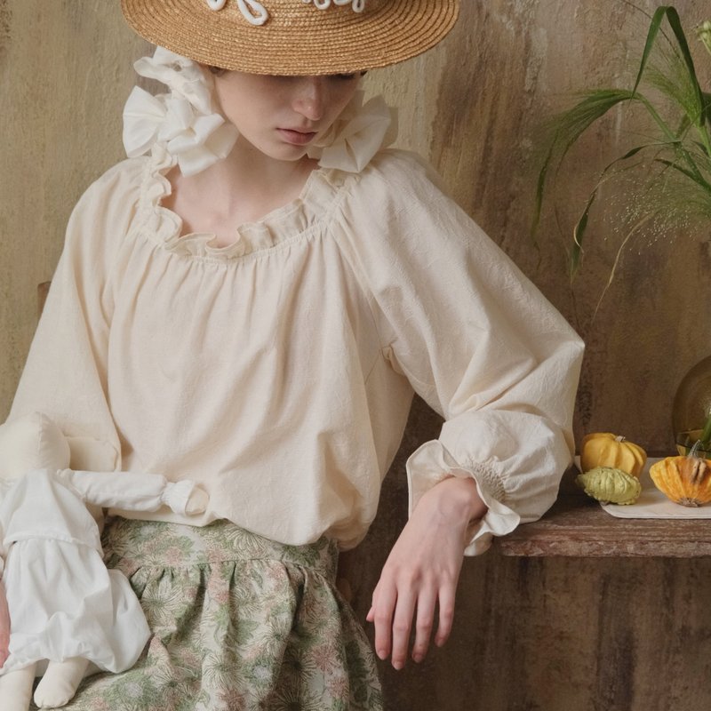 MintCheese 古典女孩 坯布紋理感棉質米杏色方領雙層花邊寬鬆襯衫 - 女襯衫 - 棉．麻 多色