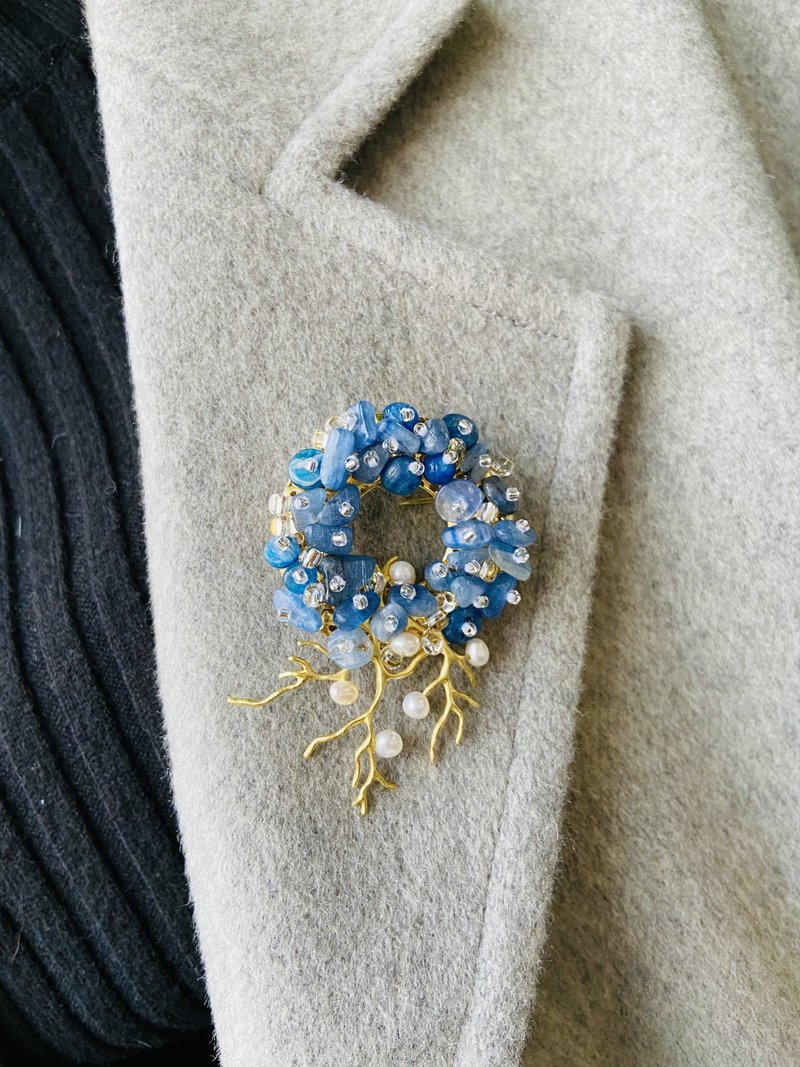 Exquisite Labradorit Brooch 【 Japanese Style Brooch】 Natural Labradori Brooch v3 - เข็มกลัด - เครื่องประดับพลอย สีน้ำเงิน