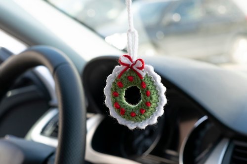 WorldCrochetedToys Christmas wreath car accessory, decor rear view mirror charm, 平安車掛, 针织玩具 汽車用品