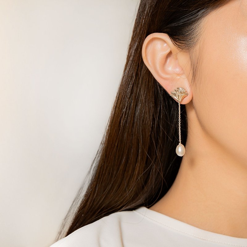 康乃馨造型天然珍珠垂墜純銀耳環 禮物推薦 - 耳環/耳夾 - 純銀 銀色