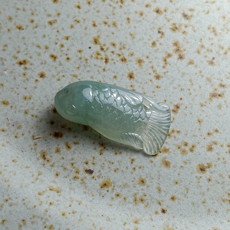 J0225天然翡翠A貨 . 冰種湖水魚.年年有餘.掛飾. - 擺飾/家飾品 - 玉石 