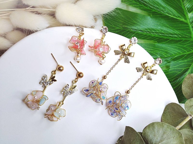 浮容手作房HIBISCUS#采虹#/耳環/水晶花 - 耳環/耳夾/耳骨夾 - 其他材質 白色