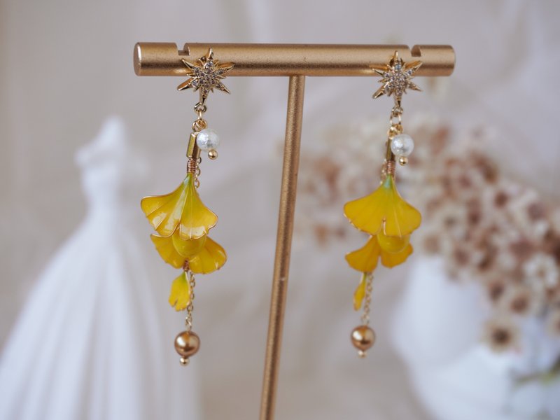 [Ginkgo Ginkgo Earrings] Original handmade Bronze resin earrings wedding holiday gift - ต่างหู - เรซิน สีเหลือง