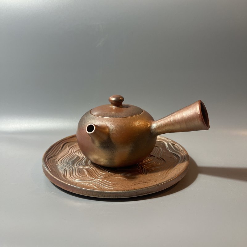 Wood-fired gold-colored bronze and gold teapot/Handmade by Xiao Pingfan - ถ้วย - ดินเผา 