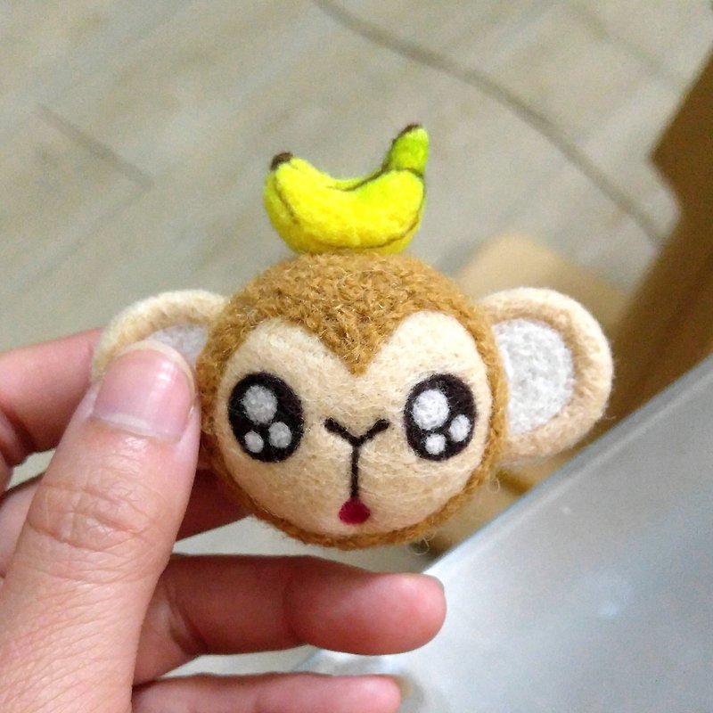<Wool felt> Monkey with Banana (L Size) by WhizzzPace - สร้อยคอ - ขนแกะ 