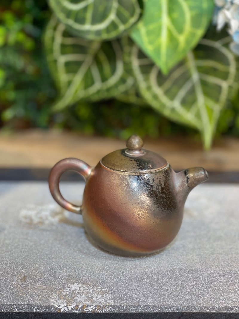 Heavy ash fire marks firewood kettle - Teapots & Teacups - Pottery 